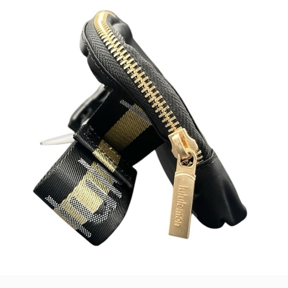 Lululemon Everywhere Belt Bag 1L Wordmark Strap in Black & Gold NWT SOLD OUT - Picture 5 of 8